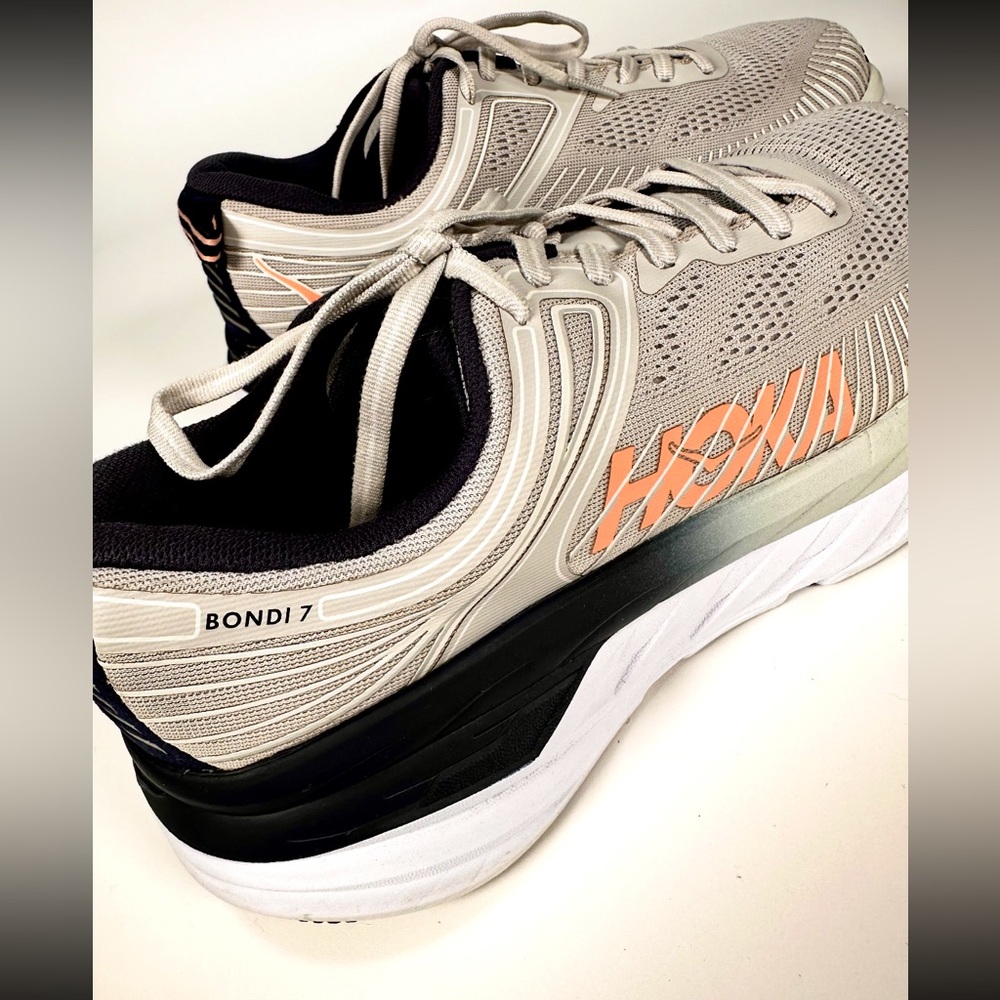 Hoka One One Women’s Bondi 7 Wide Running Shoe in Lunar Rock/Black Iris Mesh - Picture 4 of 13